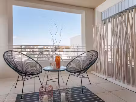 appartement t3 avec terrasse 9m2