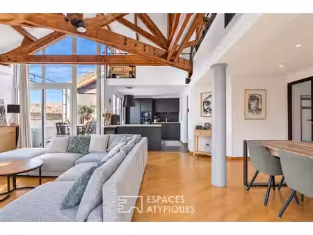 ancien chai réhabilité en loft avec terrasse tropézienne