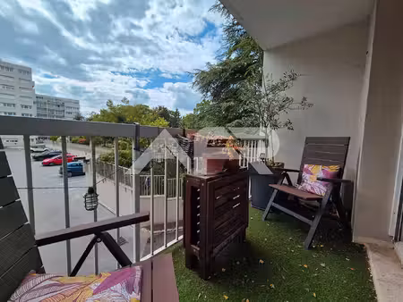 4 pièces balcon  parking extérieur privé