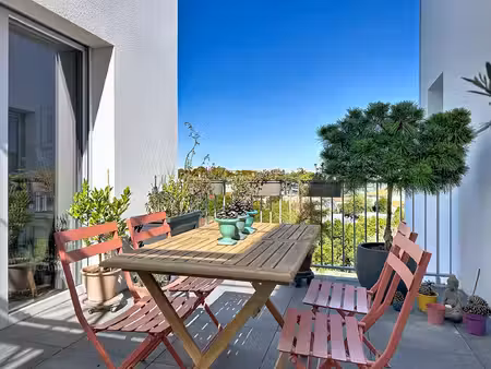 appartement lumineux avec terrasse et parking - la rochelle tasdon