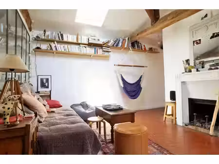 loft au calme  au cœur de paris  dans un immeuble du xviiième siècle  au 5ème et dernier é