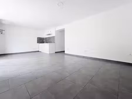 location appartement 2 pièces 44 m² à manosque (04100)  600 €