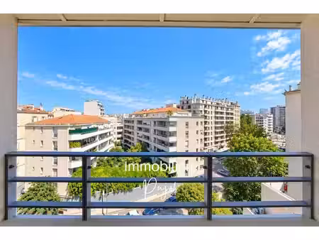 castellane 13006 - type 2 avec balcon et parking privatif