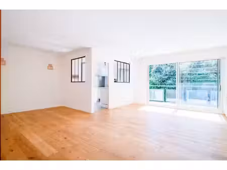 nantes/centre ville appartement avec balcon/parking/terasse