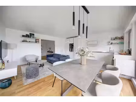 2 pièces 59m2 7' rer - refait à neuf -balcon - ascenseur - parking