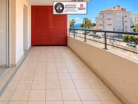 saint-raphaël-vieux port -t4  91m2 - grande terrasse - climatisation- 2 grands garages...