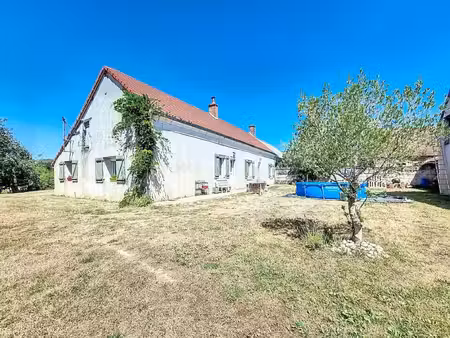 maison ancienne rénovée avec dépendances sur 4500 m² de terr