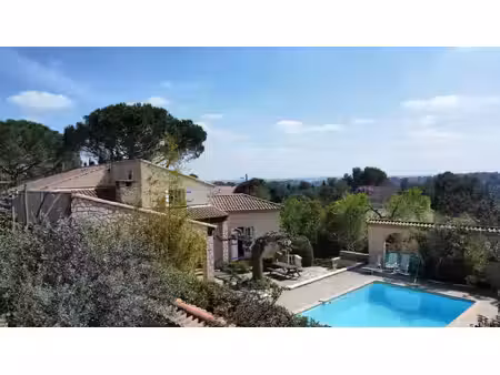 villa de caractère avec piscine et vue dégagée – nîmes la