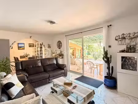 villa avec appartement indépendant et piscine