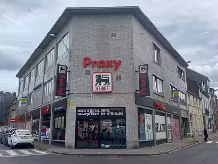 immeuble à usage mixte en plein centre-ville