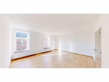 appartement à louer à courcelles pour € 900 avec 2 chambres à coucher