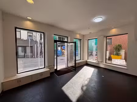 rez de chaussée commercial dans le centre
