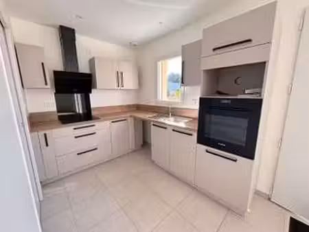location maison à saint-méen-le-grand (35290) : à louer / 73m² saint-méen-le-grand