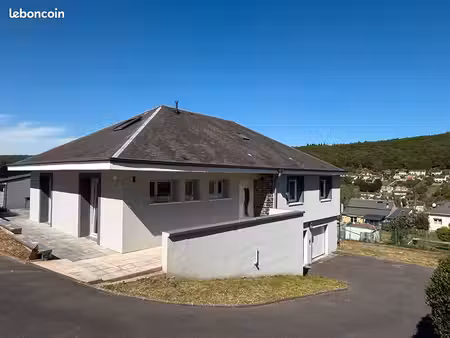 pavillon 9 pièces 208 m²