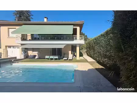villa avec piscine unieux - fenderie/le pertuiset