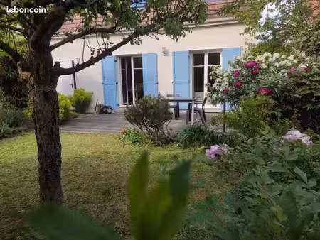 charmante maison avec jardin _ meublée au strict minimum (idéal pour vos meubles)