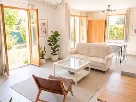 belle maison lumineuse et meublée