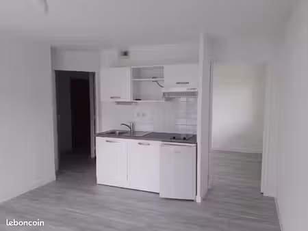 t1 bis à louer à aytre dans résidence calme