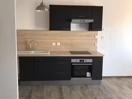 studio refait à neuf avec extérieur  quartier horteneuve
