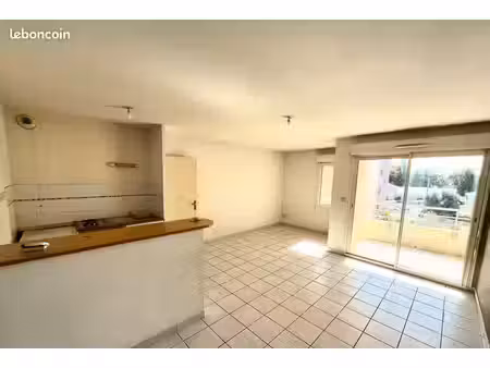 t2 46 m² avec terrasse  parking et ascenseur – rénové – nîmes