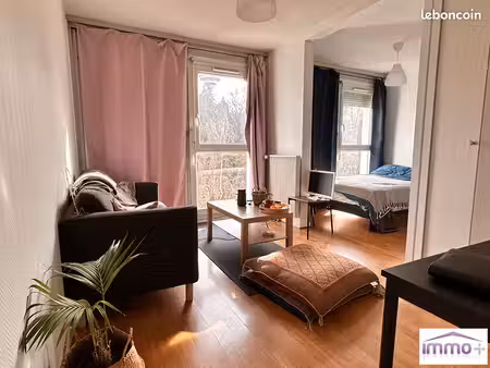 studio 1 pièce 27 m²