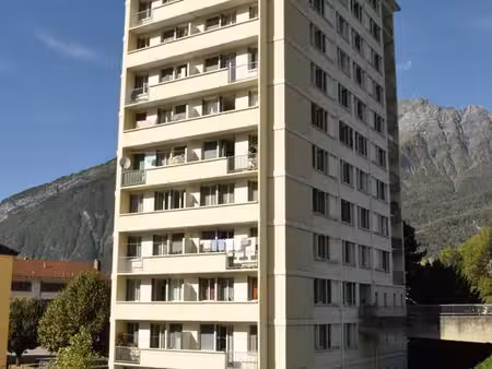 t2 la tour