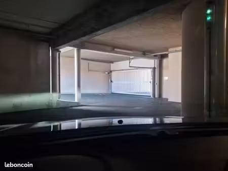 parking securise avec bip proche des cures