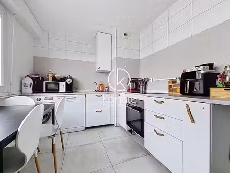 appartement saint fons- quartier arsenal 4 pièce(s) 77 m2  3 chambres  place de parking  c