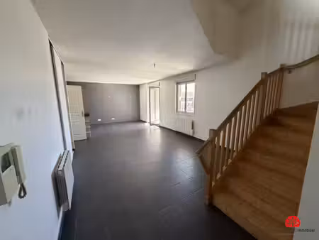 t4 duplex de 101 m² avec terrasse de 83 m² et garage double ?