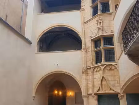 t2 de 46 09 m² entièrement rénové - vieux lyon - maison