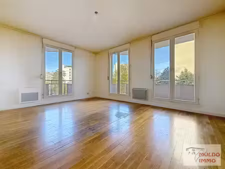 t4 de 75 m² avec parking et balcons