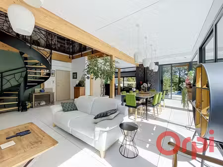 maison de luxe à vendre à meyrié