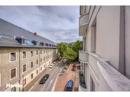 chambéry – t3 de caractère avec balcon  vue dégagée  cave et grenier  centre ville  quarti