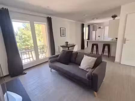 location meublée appartement 3 pièces 60.8 m² à salon-de-provence (13300)  1 189 €