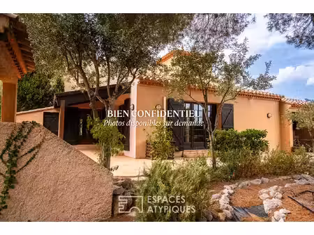maison de caractère de 220 m² avec piscine et séjour cathédrale