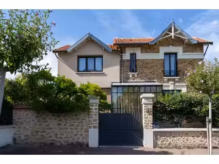 maison de luxe à vendre dans le quartier adamville
