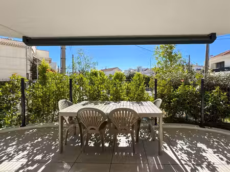 a 200 m des plages  au calme  magnifique t3 de 76 m2 + garage + parking de 17 m2 boxable