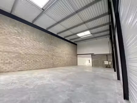 vente local d’activités 400m²