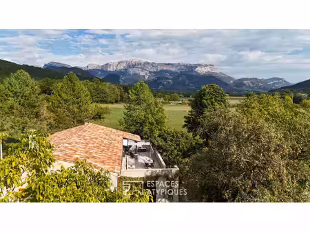 bâtisse de caractère et grand panorama proche de die