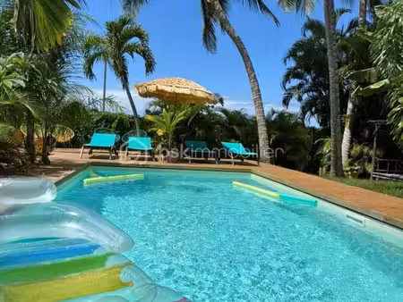 bel ensemble immobilier piscine et spas