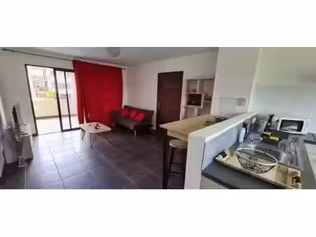 location meublée appartement 2 pièces 72 m² à cayenne (97300)  1 333 €