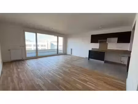 grand t4 de 86m² avec balcon