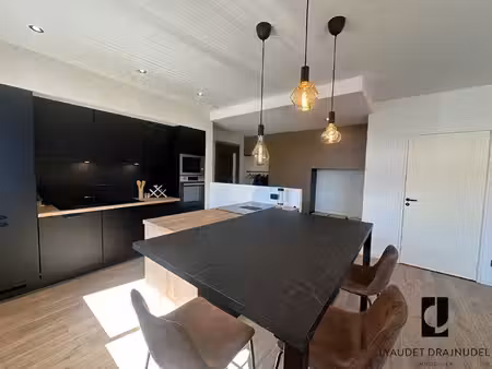 appartement rénové et meublé avec parking et combles- riorges 4 pièce(s) 88 m2