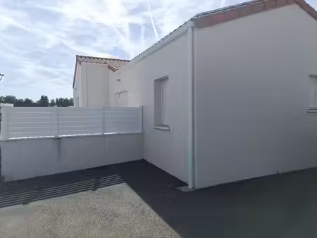 joli appartement récent  de plain-pied  avec grande terrasse