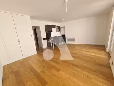 a louer appartement t2 de charme de 45 m² avec parking ? quartier cathédrale