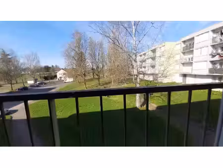 t3 lumineux avec balcon