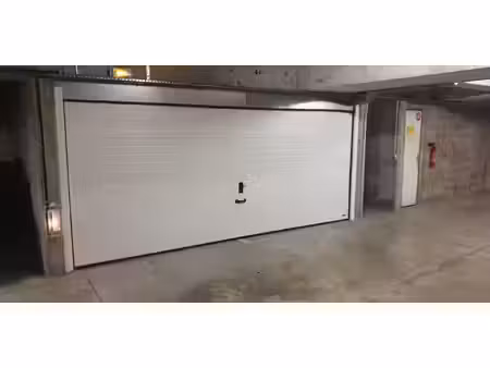 à louer 2 box intérieurs sécurisés à proximité de la gare
