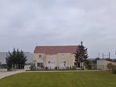 meung sur loire - maison triplex - disponible le 23.10.2026