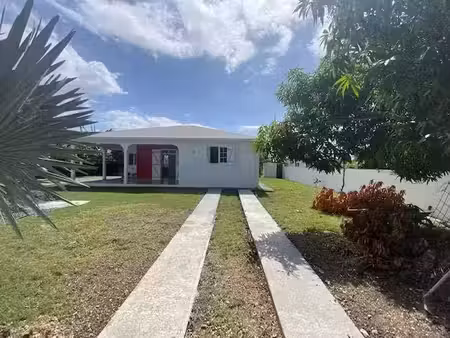location maison 4 pièces 99 m² à saint-françois (97118)  1 260 €