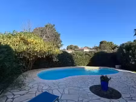 location meublée maison 4 pièces 101.7 m² à six-fours-les-plages (83140)  2 300 €